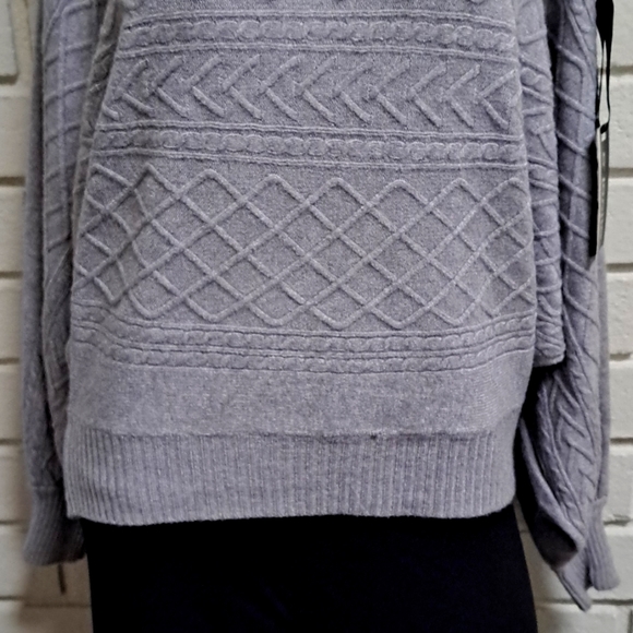 Oliver. O Gray Bat Wing Oversized Cropped Turtleneck Sweater. Size Medium NWT - Picture 4 of 9